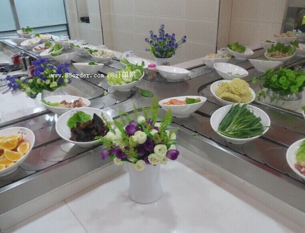 銅陵旋轉(zhuǎn)小火鍋設(shè)備廠家 銅陵回轉(zhuǎn)火鍋設(shè)備報(bào)價(jià)