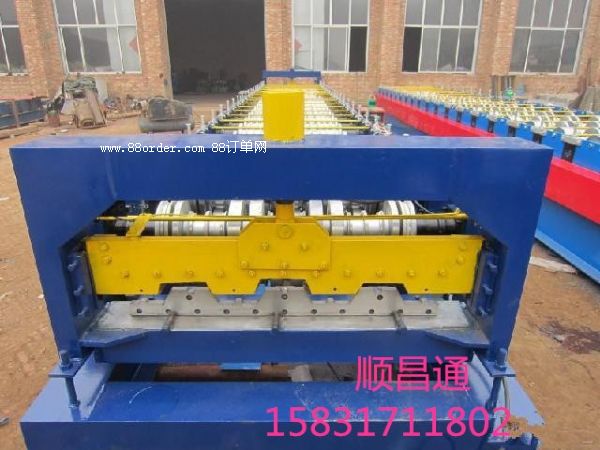 直銷湖南長沙750型樓承板設(shè)備