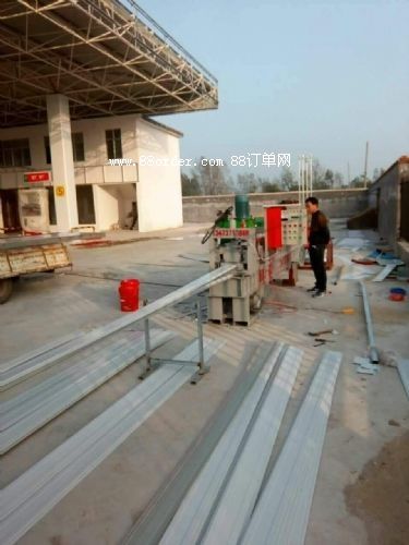 異型扣板設(shè)備