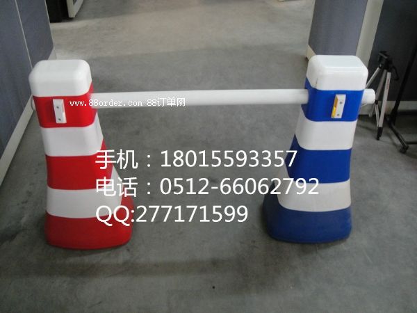 交通隔離設(shè)施