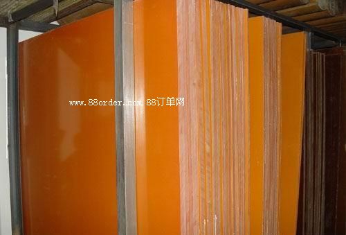 ����(y��ng)�M(j��n)�����l(f��)�ۼtɫ�ľ�壬�^��(du��)�̓r(ji��)