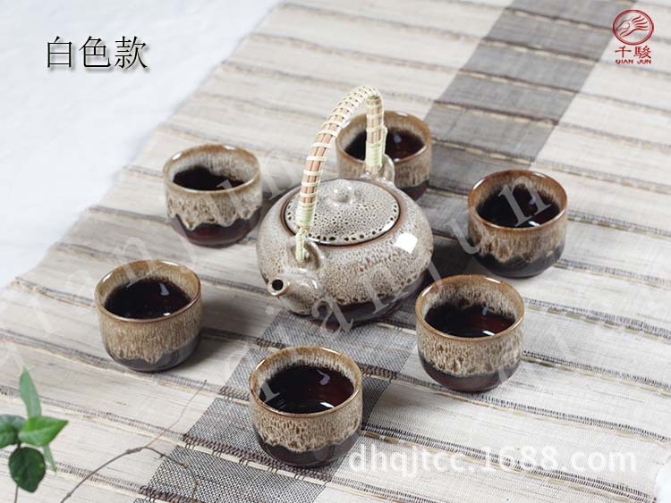 ��ɫ����